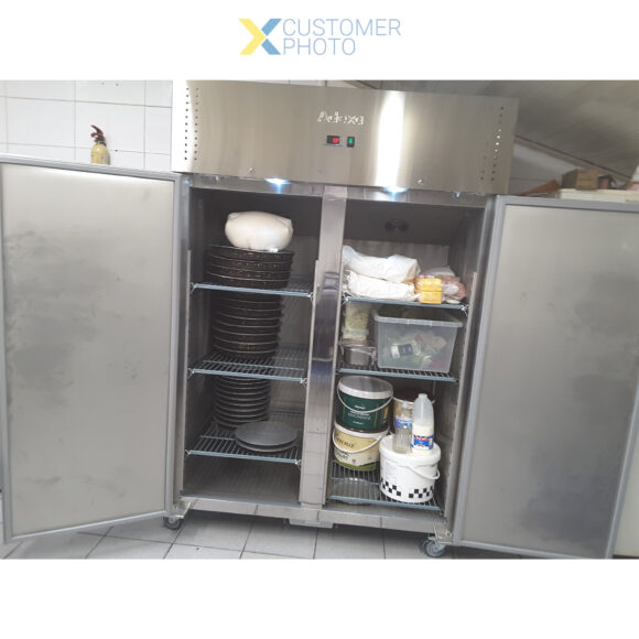 1200lt kaupallinen jääkaappi Ruostumaton teräs Pystysuora kaappi Kaksiosainen GN2/1 Tuulettimella avustettu jäähdytys | Adexa R1200S - Image 4