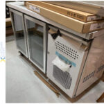 Ammattikäyttöön tarkoitettu jäähdytetty tiski, 2 lasiovea, syvyys 600 mm | Adexa RS21VG - Image 2