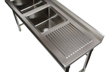 Kaupallinen pesuallas ruostumatonta terästä 1700x600x900mm 2 allasta vasemmalla roiskesuojalla | Adexa ST245BL