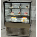 Kaupallinen kakkutiski Suora etu 2 hyllyä 1200x700x1200mm Ruostumaton teräs & Musta | Adexa HL1200B2 - Image 3