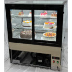 Kaupallinen Kakkutiski Suoralla etuosalla 2 hyllyä 1000x700x1200mm Ruostumaton teräs & Musta | Adexa HL1000ER2 - Image 3