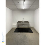 Kaupallinen Rosterista Pesuallas Yhdellä Altaalla Roiskesuoja 1600x700x900mm Neliöjalat | Adexa PSA16070 - Image 3