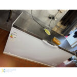 Arkkupakastin ruostumattomasta teräksestä valmistetulla kannella 435 litraa | Adexa XF512JA - Image 2