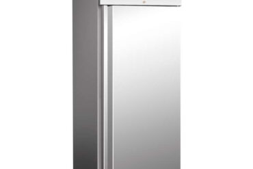 600 litran kaupallinen jääkaappi ruostumattomasta teräksestä, pystymallinen kaappi, yksittäinen ovi GN2/1, ilmastoitu jäähdytys | Adexa R600V